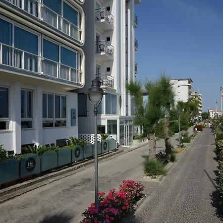 Excelsior Hotel 3*